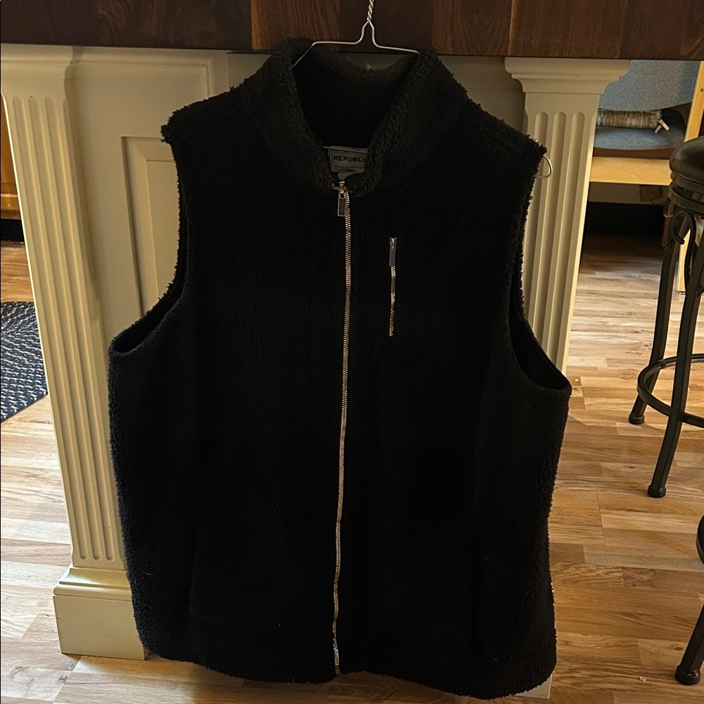 Black Fleece Vest